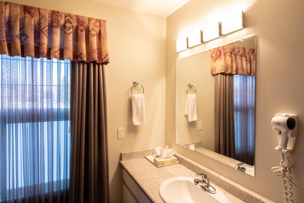 Dunvegan Inn & Suites Fairview Luaran gambar